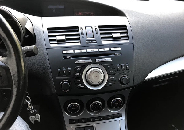 Mazda 3 cena 17700 przebieg: 200000, rok produkcji 2010 z Łódź małe 704